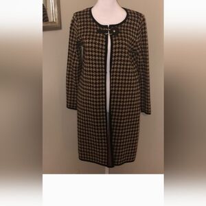Anne Klein Camel Combo Hounds tooth Long Sleeve Sweater jacket w/Clasp Size XL.